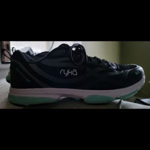Size 8 Ryka Tennis Shoes